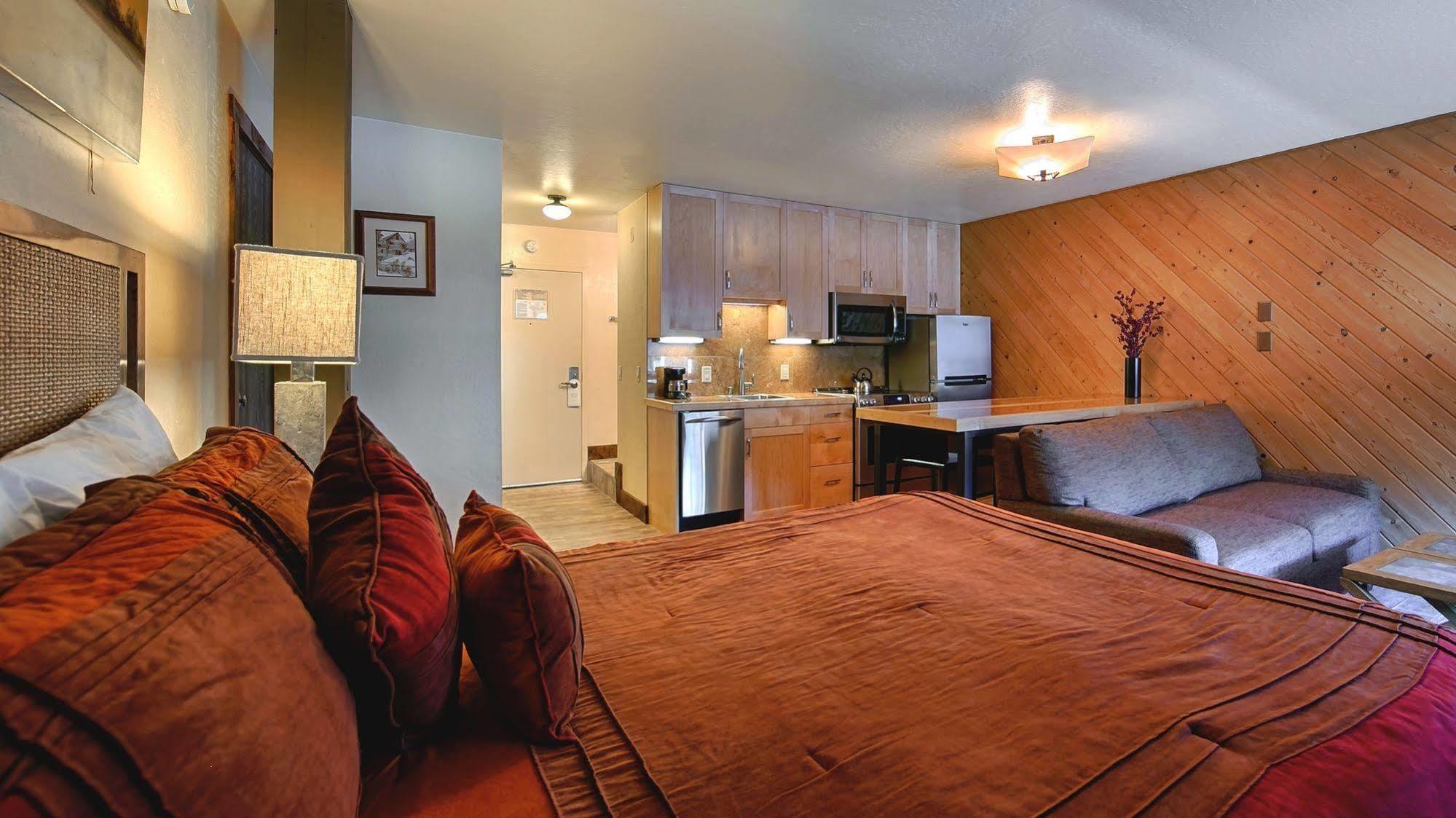 Deluxe Studio with lake view